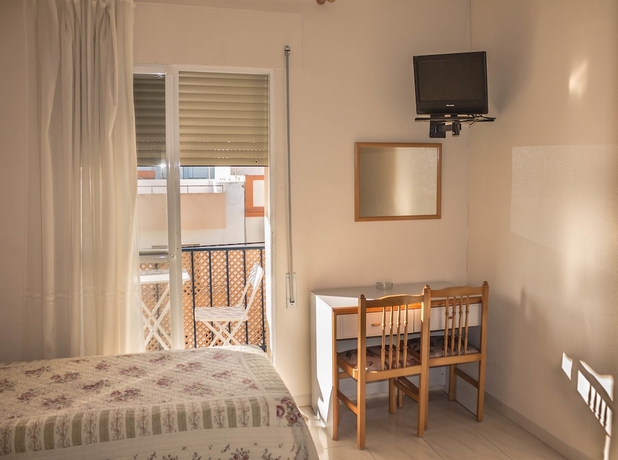 Imagen de la habitación del Hotel Hostal La Palma, Puerto de Santa Mar&iacute;a. Foto 7