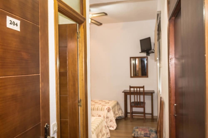 Imagen de la habitación del Hotel Hostal La Palma, Puerto de Santa Mar&iacute;a. Foto 10