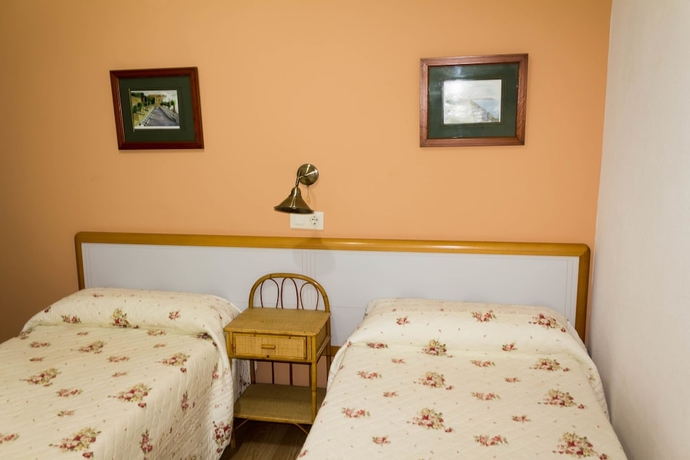 Imagen de la habitación del Hotel Hostal La Palma, Puerto de Santa Mar&iacute;a. Foto 12