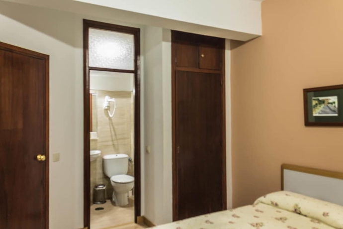 Imagen de la habitación del Hotel Hostal La Palma, Puerto de Santa Mar&iacute;a. Foto 15