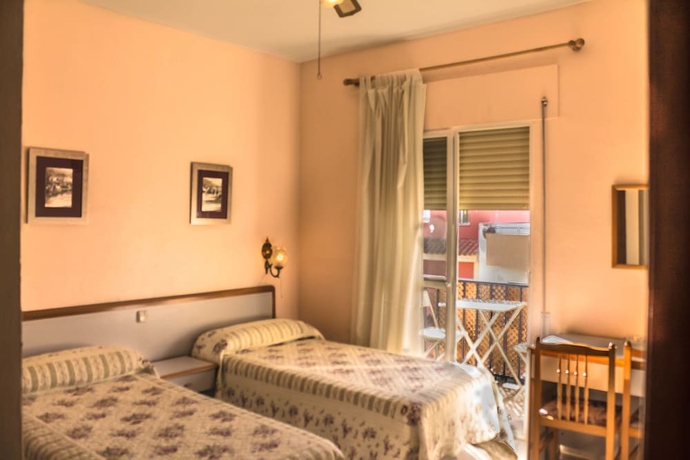 Imagen de la habitación del Hotel Hostal La Palma, Puerto de Santa Mar&iacute;a. Foto 17