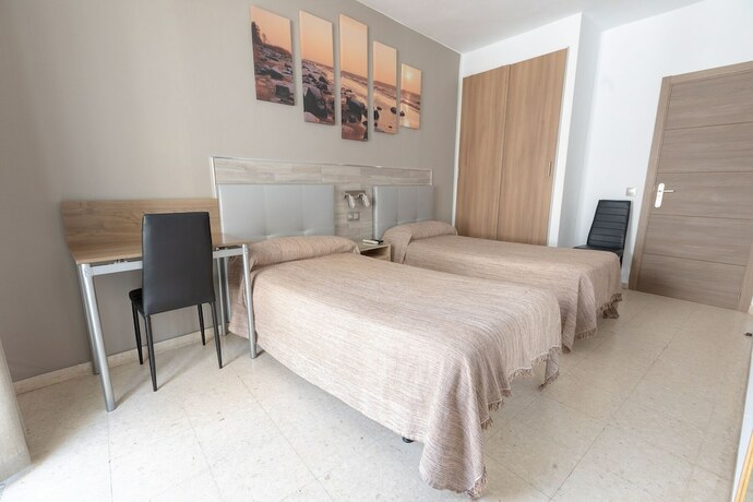 Imagen de la habitación del Hotel Hostal La Pilarica. Foto 16