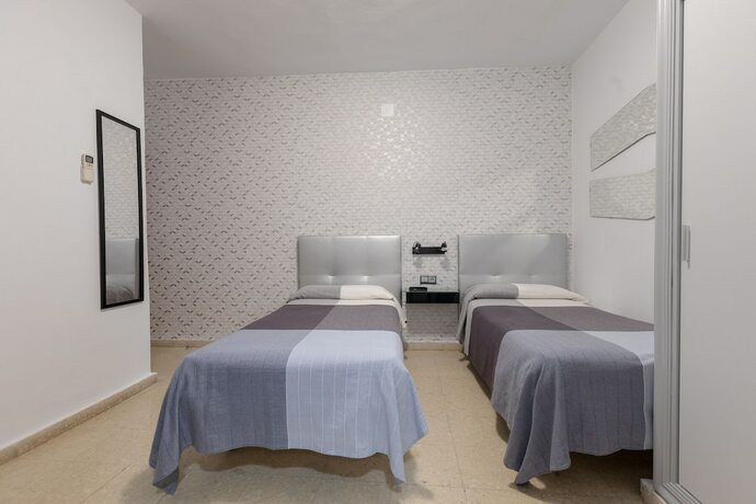 Imagen de la habitación del Hotel Hostal La Pilarica. Foto 18