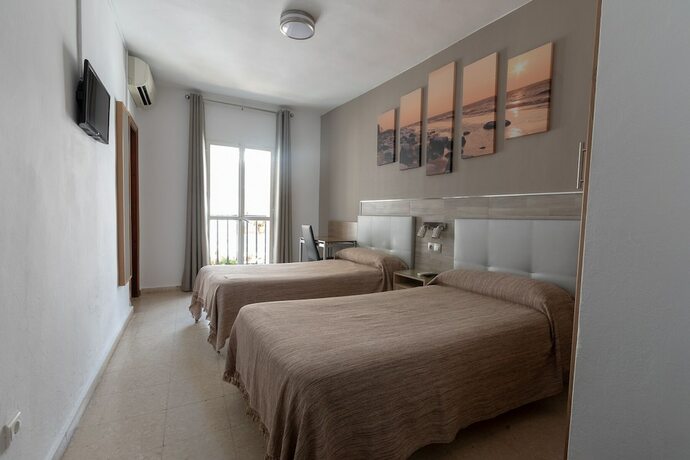 Imagen de la habitación del Hotel Hostal La Pilarica. Foto 19