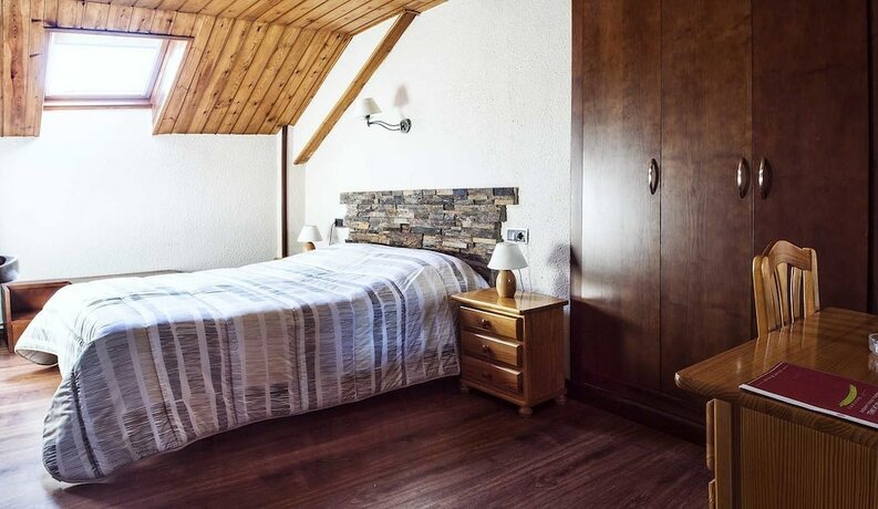 Imagen general del Hotel Hostal La Plaça. Foto 7