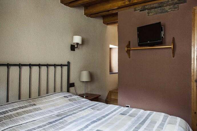 Imagen general del Hotel Hostal La Plaça. Foto 8