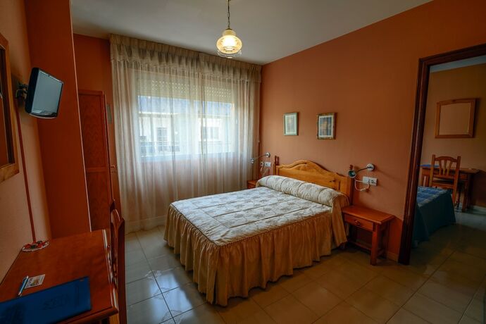 Imagen de la habitación del Hotel Hostal La Torre II. Foto 13