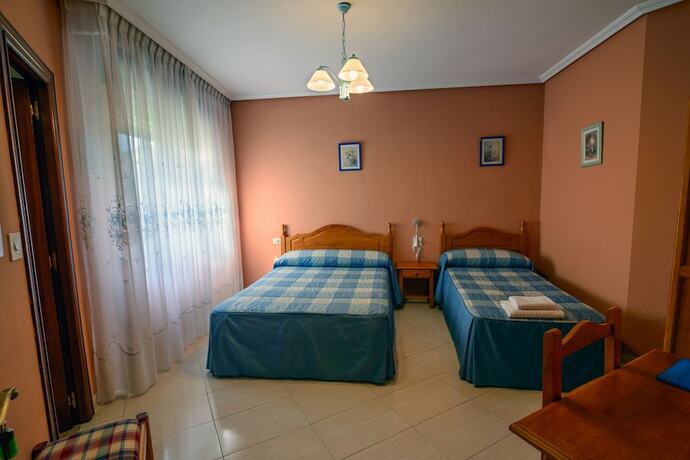 Imagen de la habitación del Hotel Hostal La Torre II. Foto 16