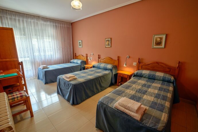 Imagen de la habitación del Hotel Hostal La Torre II. Foto 17