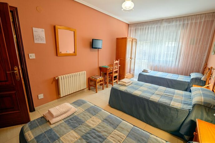 Imagen de la habitación del Hotel Hostal La Torre II. Foto 18