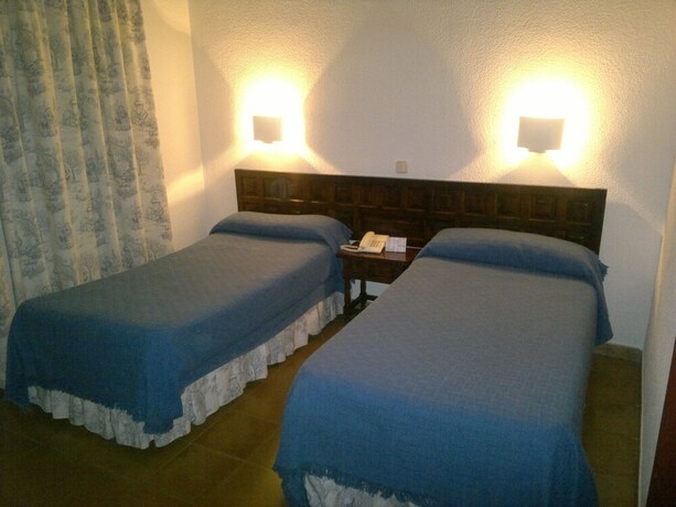 Imagen de la habitación del Hotel Hostal Las Brujas. Foto 11