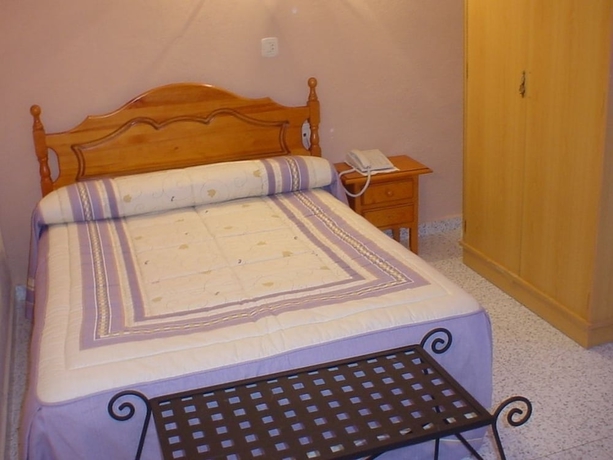 Imagen de la habitación del Hotel Hostal Las Encinas. Foto 12