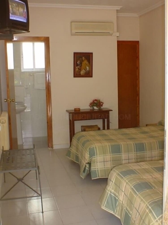 Imagen de la habitación del Hotel Hostal Las Encinas. Foto 13