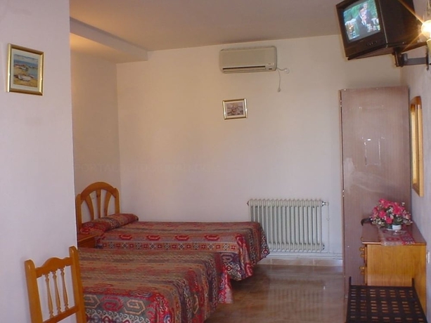 Imagen de la habitación del Hotel Hostal Las Encinas. Foto 14