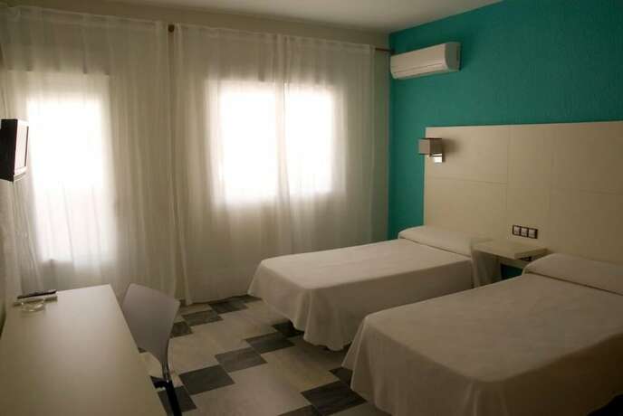 Imagen de la habitación del Hotel Hostal Las Gaviotas del Cabo. Foto 11