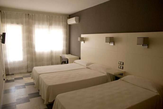 Imagen de la habitación del Hotel Hostal Las Gaviotas del Cabo. Foto 12