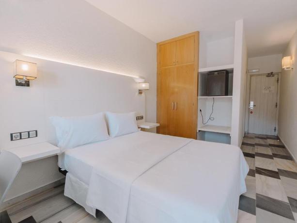 Imagen de la habitación del Hotel Hostal Las Gaviotas del Cabo. Foto 2