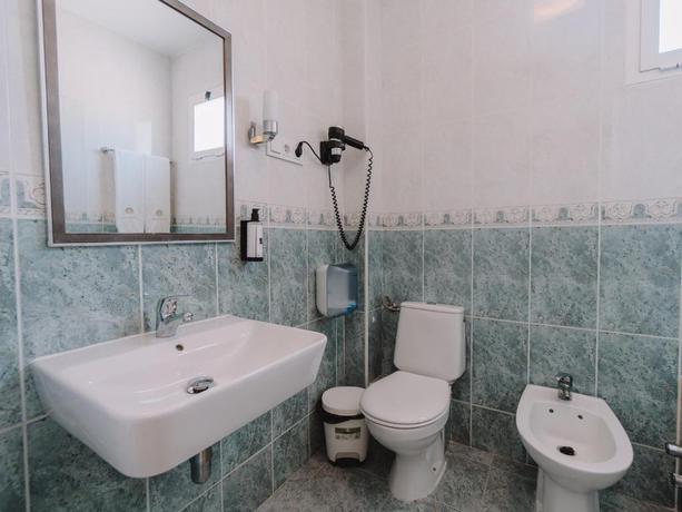 Imagen de la habitación del Hotel Hostal Las Gaviotas del Cabo. Foto 3