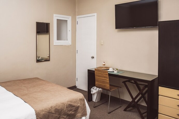 Imagen de la habitación del Hotel Hostal Lirium. Foto 18
