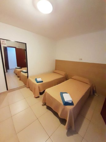 Imagen de la habitación del Hotel Hostal Lloret Playa. Foto 5