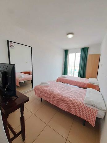 Imagen de la habitación del Hotel Hostal Lloret Playa. Foto 11