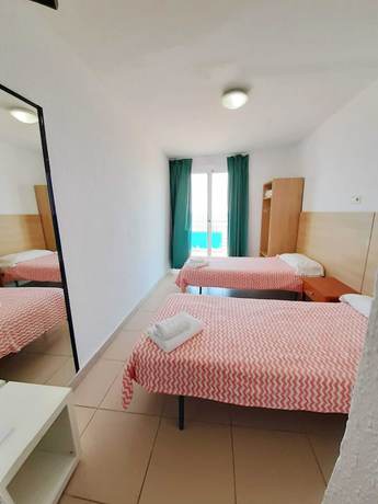 Imagen de la habitación del Hotel Hostal Lloret Playa. Foto 12