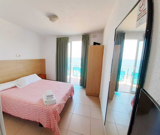 Imagen de la habitación del Hotel Hostal Lloret Playa. Foto 18