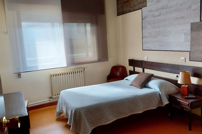 Imagen de la habitación del Hotel Hostal Louro. Foto 4