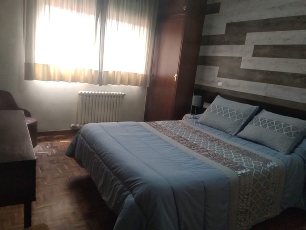 Imagen de la habitación del Hotel Hostal Louro. Foto 15