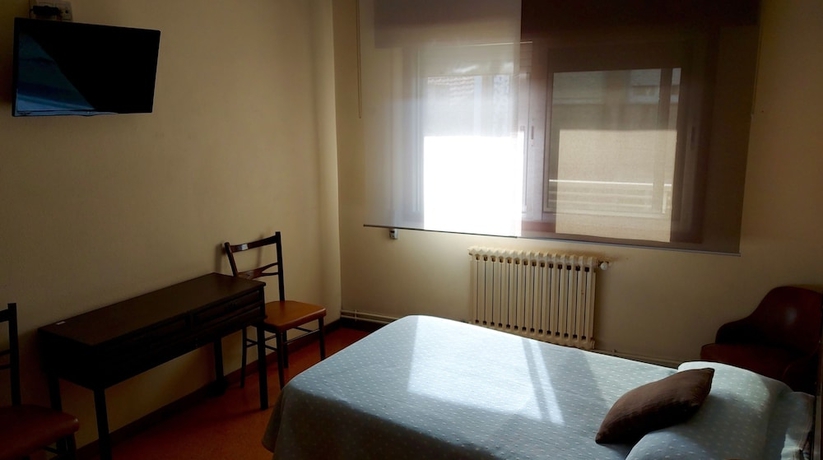 Imagen de la habitación del Hotel Hostal Louro. Foto 17