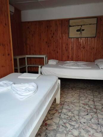 Imagen de la habitación del Hotel Hostal Luna Llena. Foto 10