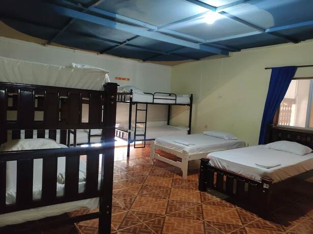 Imagen de la habitación del Hotel Hostal Luna Llena. Foto 11