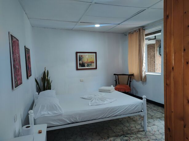 Imagen de la habitación del Hotel Hostal Luna Llena. Foto 12