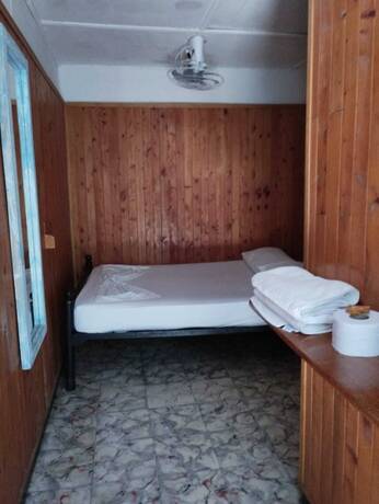 Imagen de la habitación del Hotel Hostal Luna Llena. Foto 15