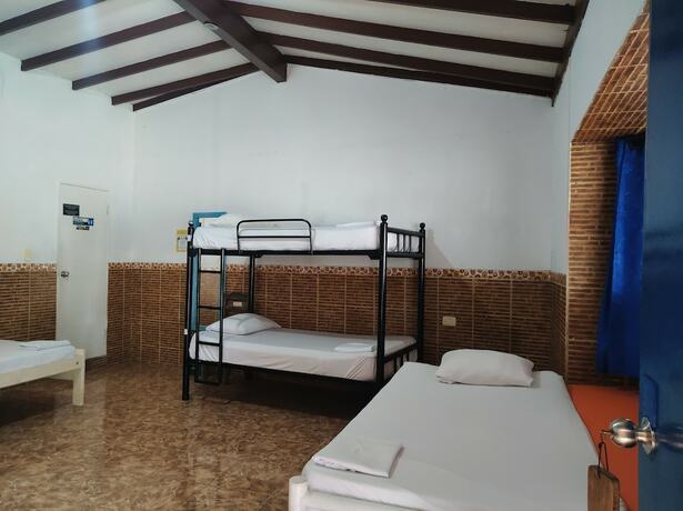 Imagen de la habitación del Hotel Hostal Luna Llena. Foto 16