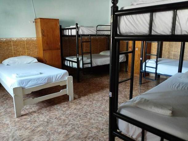 Imagen de la habitación del Hotel Hostal Luna Llena. Foto 18