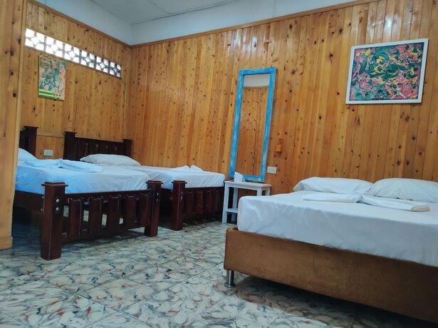 Imagen de la habitación del Hotel Hostal Luna Llena. Foto 19