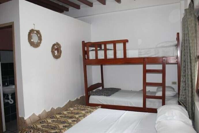 Imagen de la habitación del Hotel Hostal Machalilla. Foto 10