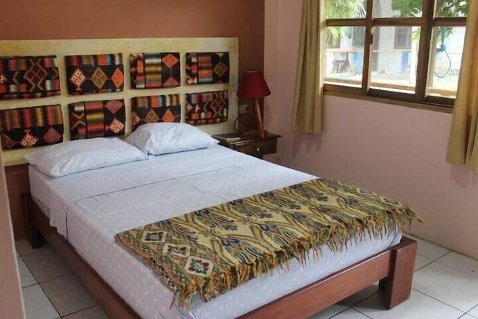 Imagen de la habitación del Hotel Hostal Machalilla. Foto 13
