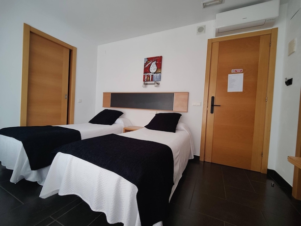 Imagen de la habitación del Hotel Hostal Manel. Foto 6