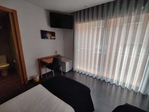 Imagen de la habitación del Hotel Hostal Manel. Foto 7