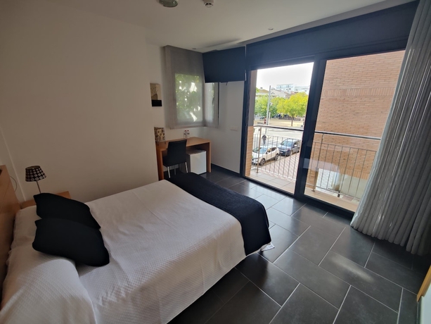 Imagen de la habitación del Hotel Hostal Manel. Foto 12