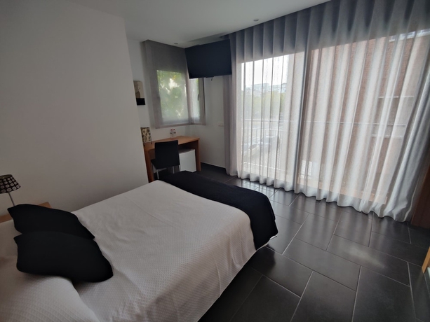 Imagen de la habitación del Hotel Hostal Manel. Foto 13