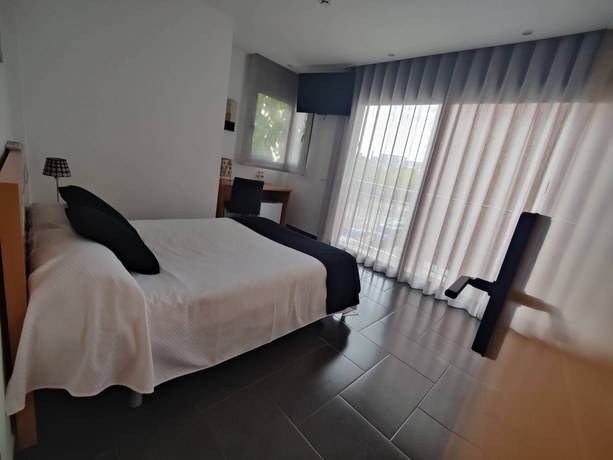 Imagen de la habitación del Hotel Hostal Manel. Foto 15