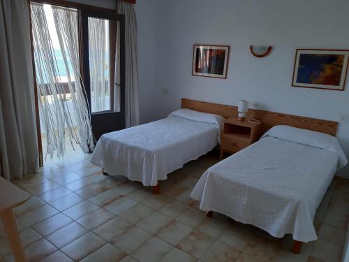 Imagen de la habitación del Hotel Hostal Marblau Ibiza. Foto 19