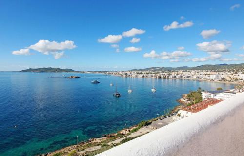 Imagen general del Hotel Hostal Marblau Ibiza. Foto 18
