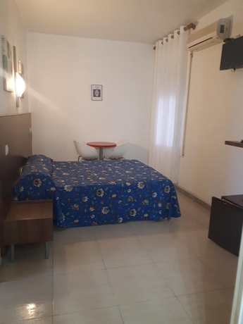 Imagen de la habitación del Hotel Hostal Margarita. Foto 16