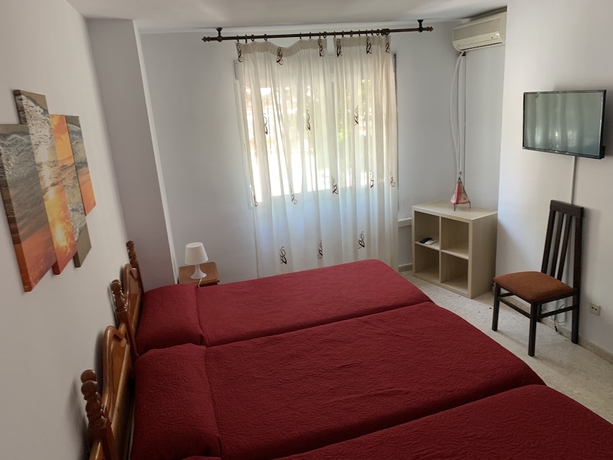Imagen de la habitación del Hotel Hostal Mediterr&aacute;neo, Torre del Mar. Foto 6