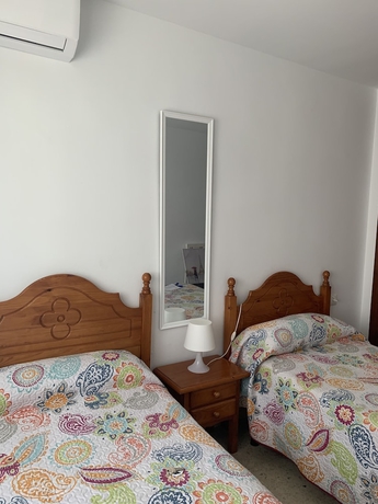 Imagen de la habitación del Hotel Hostal Mediterr&aacute;neo, Torre del Mar. Foto 9
