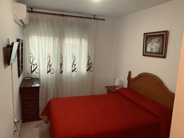 Imagen de la habitación del Hotel Hostal Mediterr&aacute;neo, Torre del Mar. Foto 10